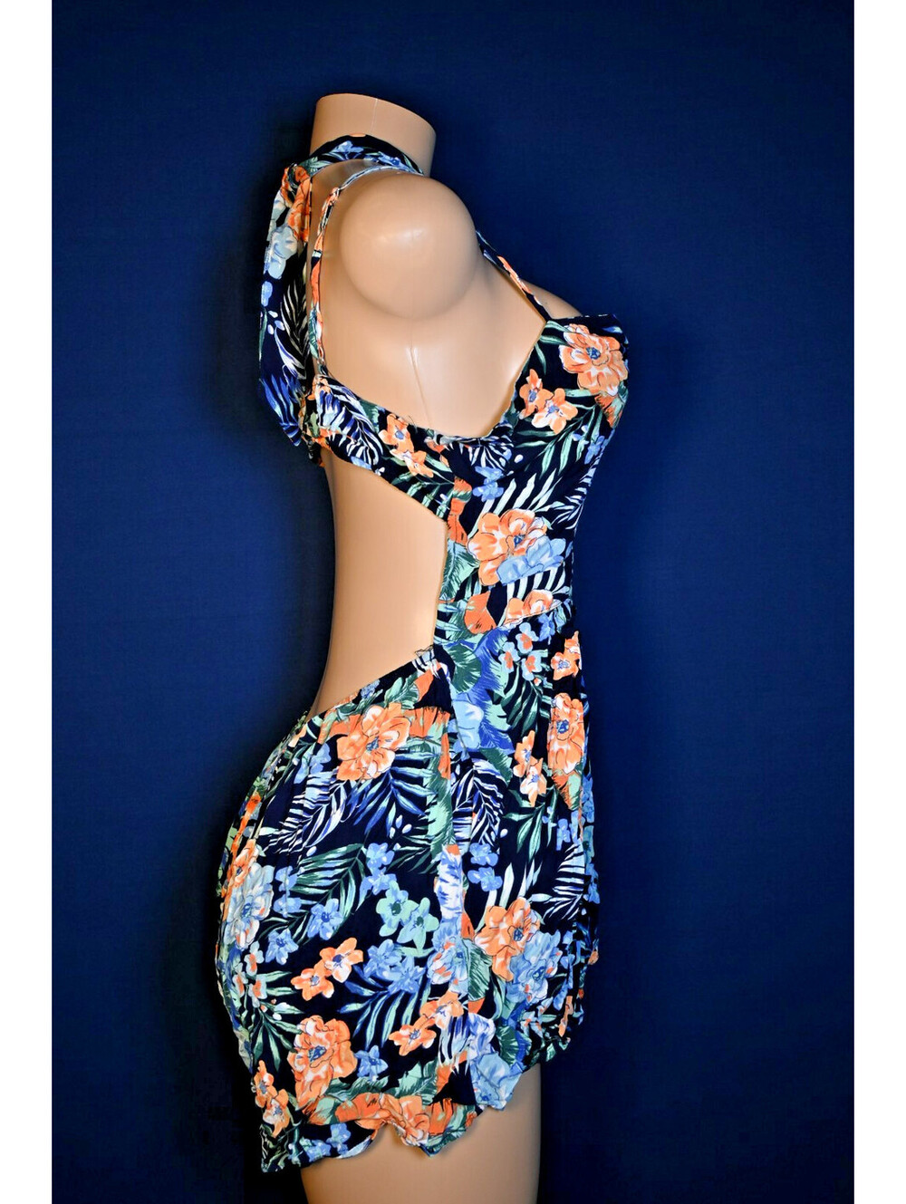 Blush & Lily Floral Rumper Size L Halter Meck Keyhole Cutout Ttopical Summer - Picture 2 of 7